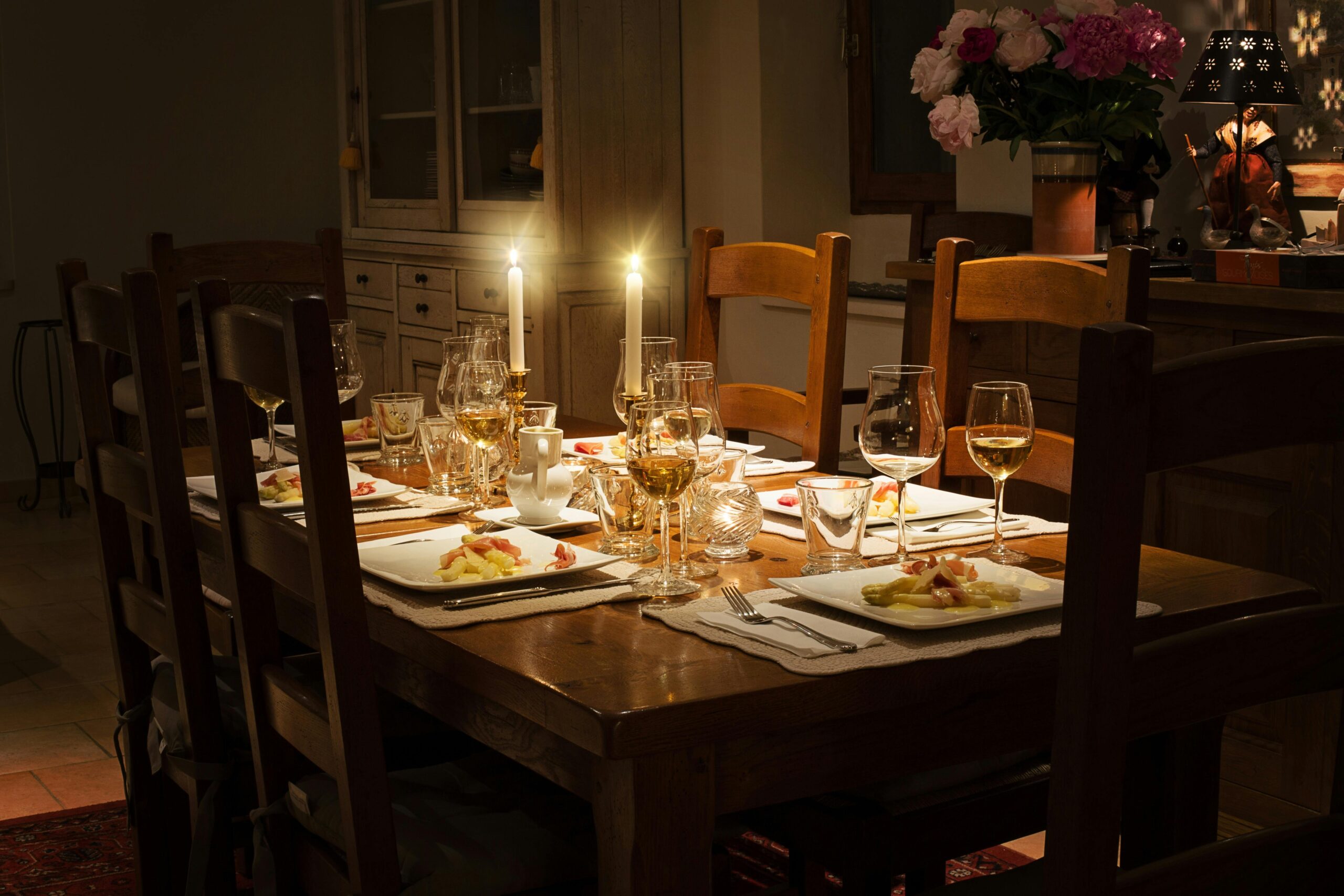 How to Host a Dinner Party: Tips and Recipe Ideas